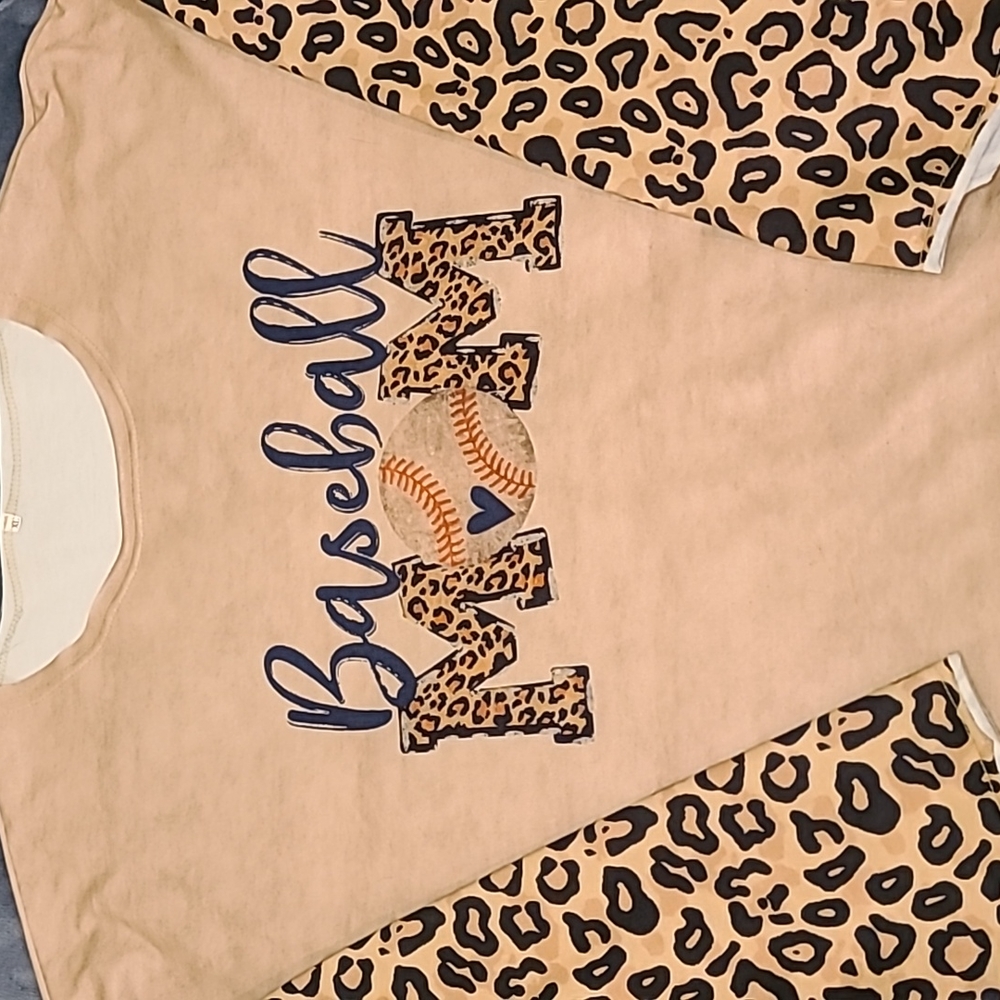 Baseball mom shirt size xl